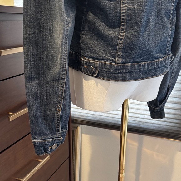 Forever 21 Dark Wash Stretchy Denim Jacket. Size M - Picture 5 of 7